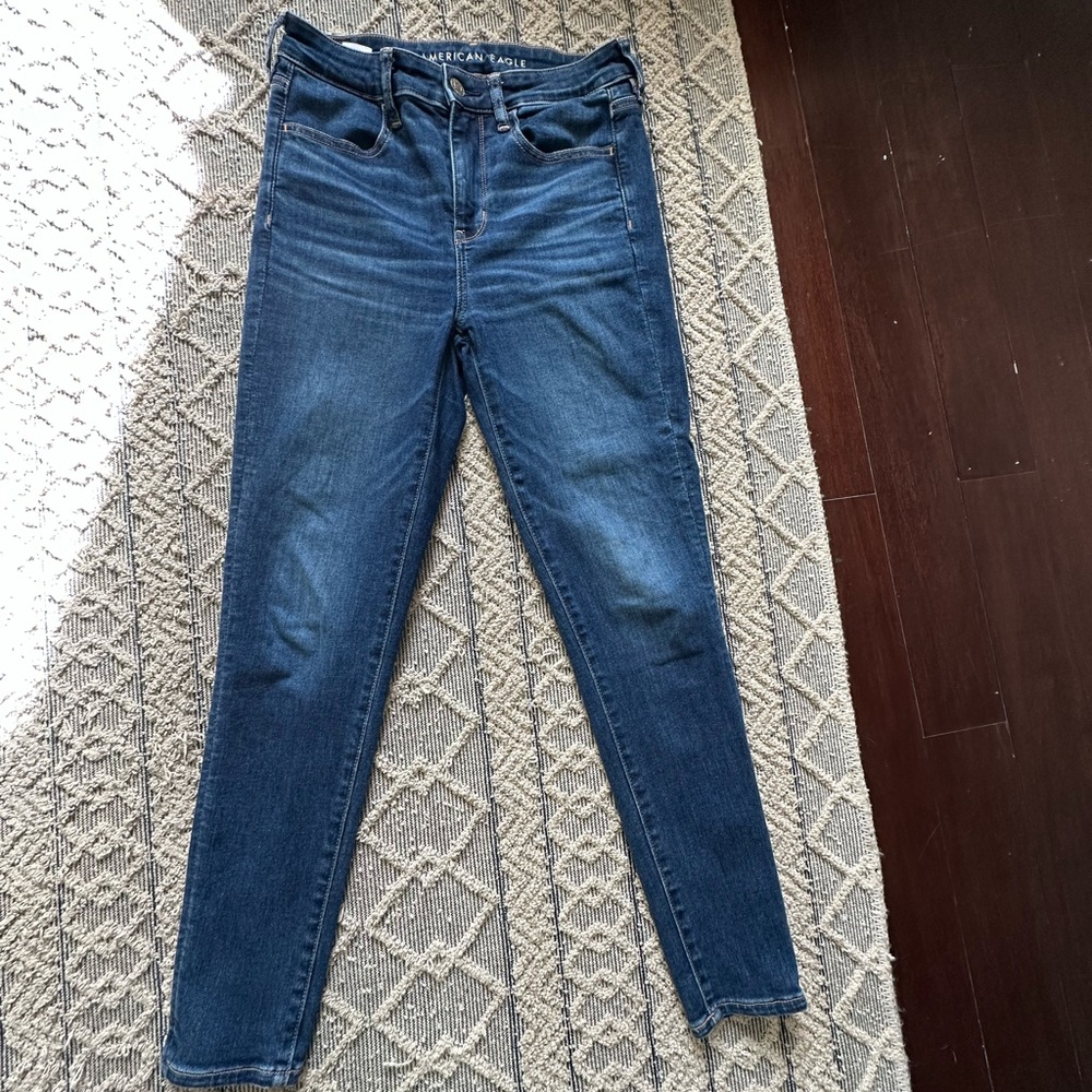 Like NEW AE Women's Deep Indigo Skinny Jeans